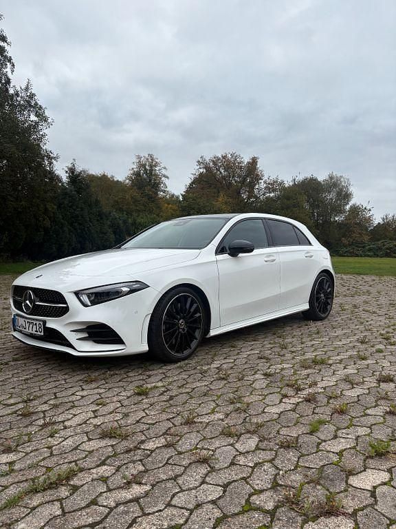 Weiß Gebraucht 2018 Mercedes A250 AMG line Limousine | 27.500 € (Fairer Preis) - Bild 1/4