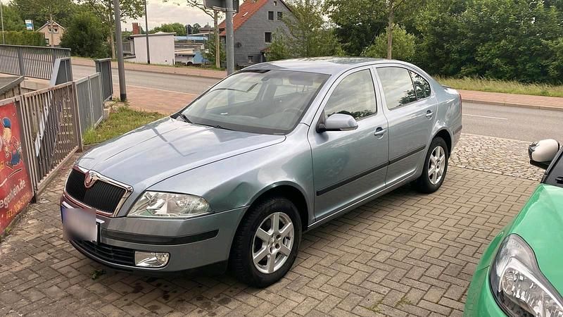 Blau Gebraucht 2005 Skoda Octavia Limousine | 2.500 € (Fairer Preis) - Bild 1/4