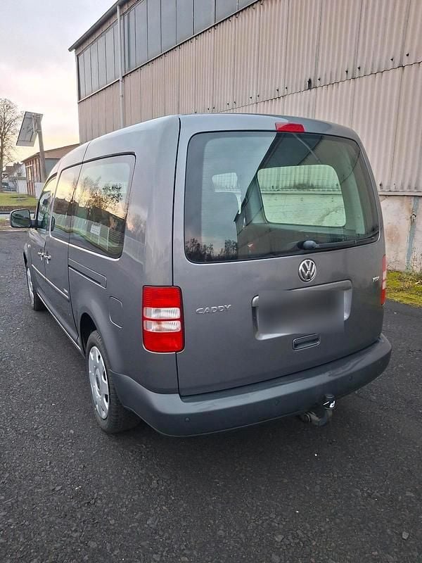 Używany VW Caddy Maxi Team 102 KM (75 kW) 2015 Szary Minivan