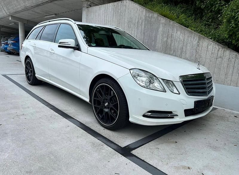 Weiß Gebraucht 2013 Mercedes E220 Kombi | 6.350 € - Bild 1/4