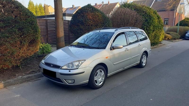Gebraucht Ford Focus Ghia 101 PS (74 kW) 2002 Silber Kombi