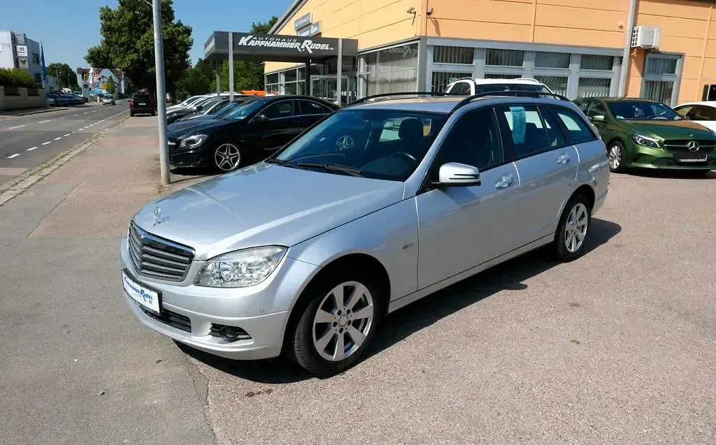 Gebraucht Mercedes C180 156 PS (114 kW) 2009 Silber Limousine