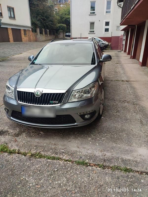 Grau Gebraucht 2013 Skoda Octavia RS Kombi | 11.500 € (Guter Preis) - Bild 1/4