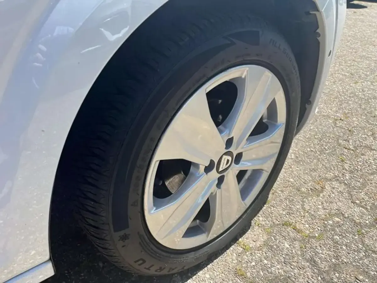 Gebraucht Dacia Sandero Comfort 101 PS (74 kW) 2022 Gletscherweiss Limousine