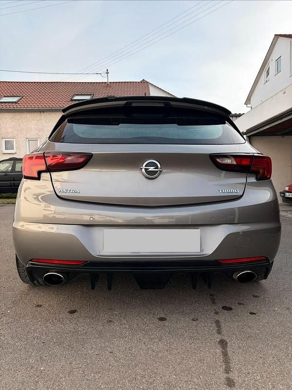 Usata Opel Astra 200 CV (147 kW) 2017 Andere farben Berlina