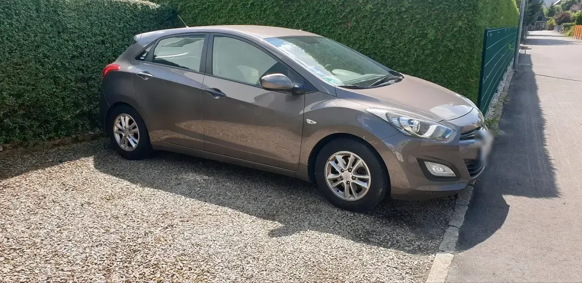 Gebraucht Hyundai i30 100 PS (73 kW) 2013 Braun Limousine