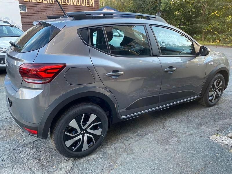 Gebraucht Dacia Sandero Expression 91 PS (66 kW) 2025 Grau Limousine
