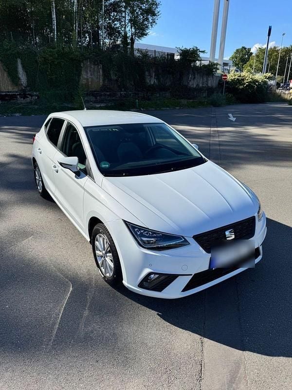 Weiß Gebraucht 2021 Seat Ibiza Beats Kleinwagen | 16.900 € (Guter Preis) - Bild 1/4
