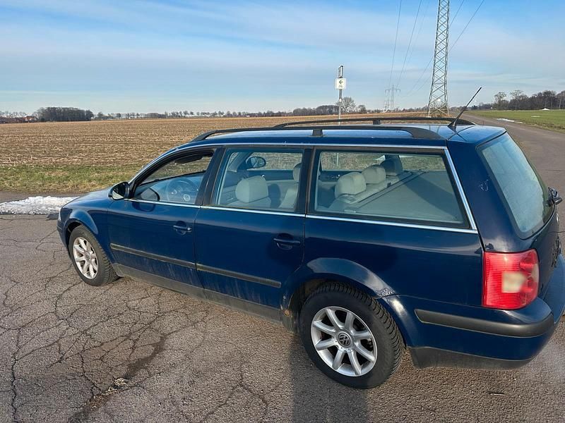 Second-hand VW Passat 101 CP (74 kW) 2004 Albastru Break