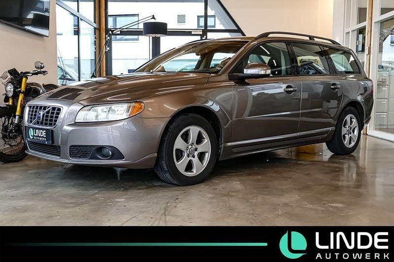 Grau Gebraucht 2008 Volvo V70 Momentum Kombi | 4.900 € (Guter Preis) - Bild 1/4