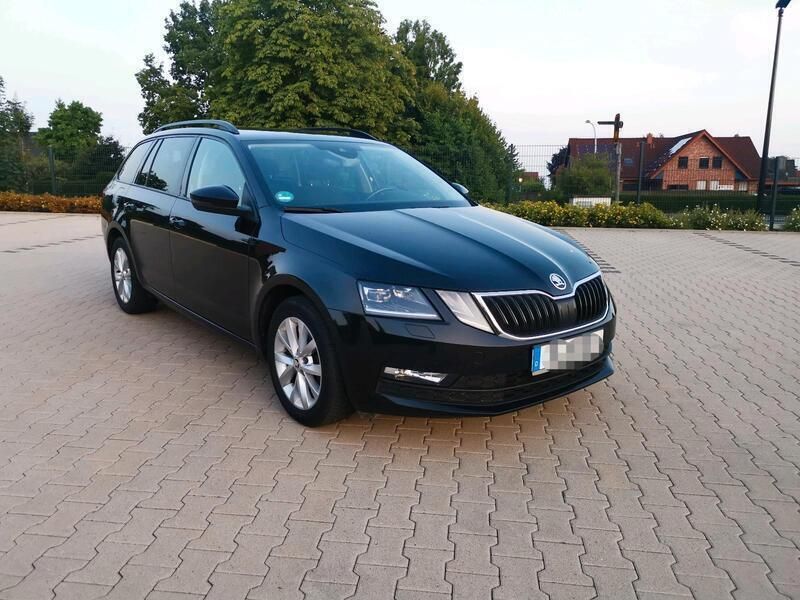 Schwarz Gebraucht 2020 Skoda Octavia Kombi | 13.490 € (Superpreis) - Bild 1/4
