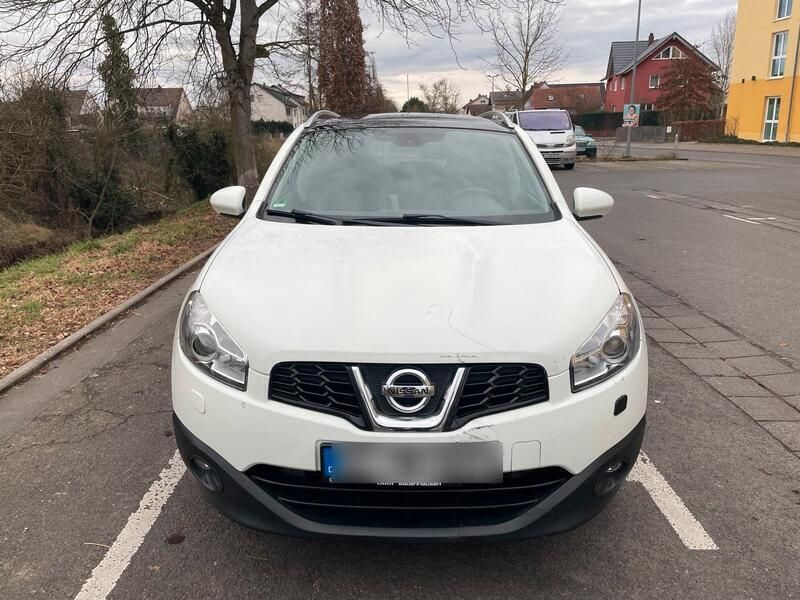 Weiß Gebraucht 2011 Nissan Qashqai Tekna SUV | 5.500 € (Fairer Preis) - Bild 1/4