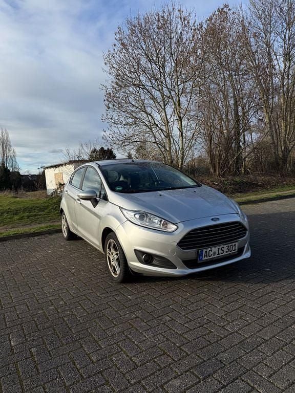 Gebraucht Ford Fiesta Ambiente 75 PS (55 kW) 2014 Silber Kleinwagen