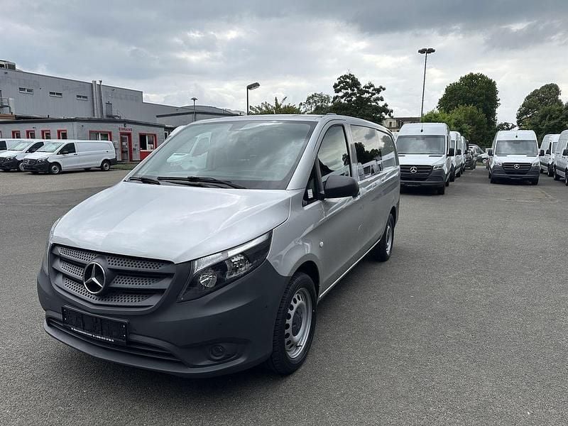 Silber Gebraucht 2020 Mercedes Vito Van / Kleinbus | 27.846 € (Fairer Preis) - Bild 1/4