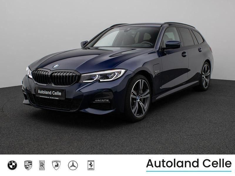 Blau Gebraucht 2022 BMW 330e M Sport Kombi | 31.999 € (Guter Preis) - Bild 1/4