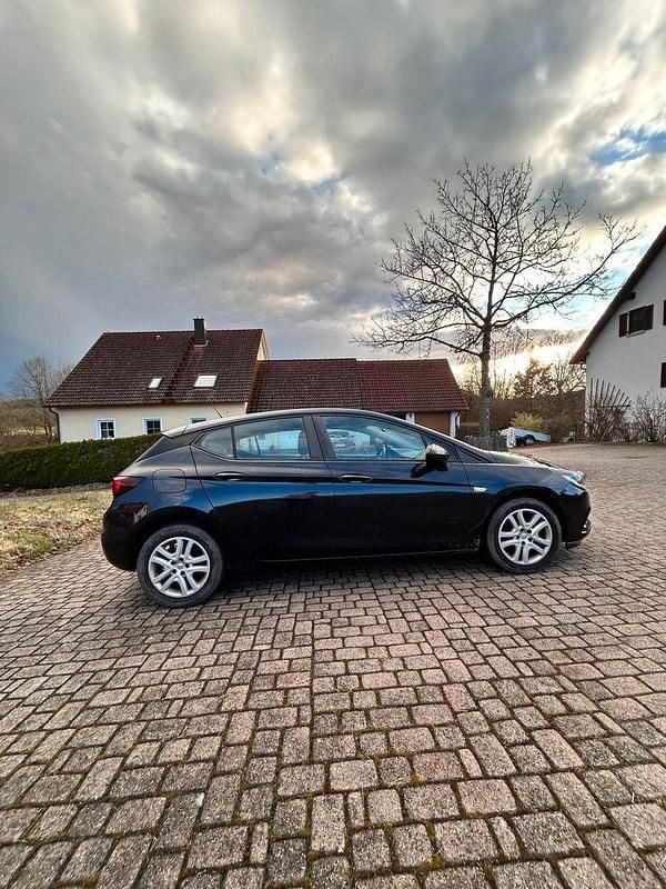 Second-hand Opel Astra 110 CP (80 kW) 2017 Albastru Berlinǎ