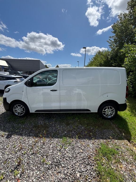 Gebraucht Opel Vivaro Edition 122 PS (89 kW) 2020 Weiß Van / Kleinbus