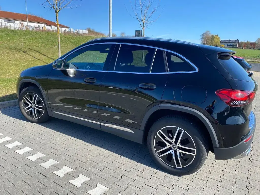 Gebraucht Mercedes GLA200 Progressive 163 PS (119 kW) 2020 Schwarz SUV