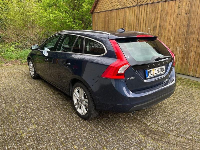 Gebraucht Volvo V60 Summum 215 PS (158 kW) 2012 Blau Kombi