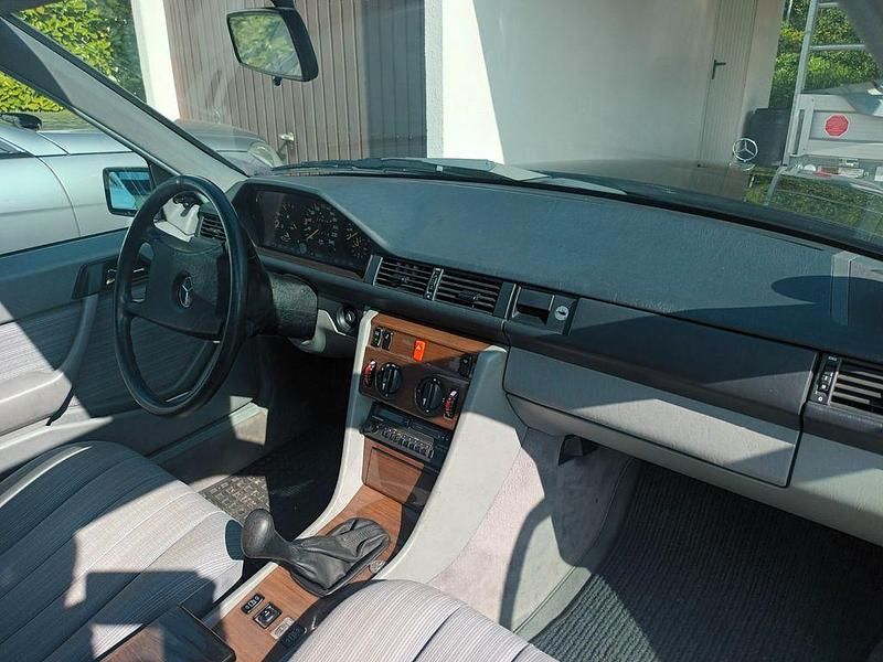 Gebraucht Mercedes 300 178 PS (130 kW) 1989 Limousine