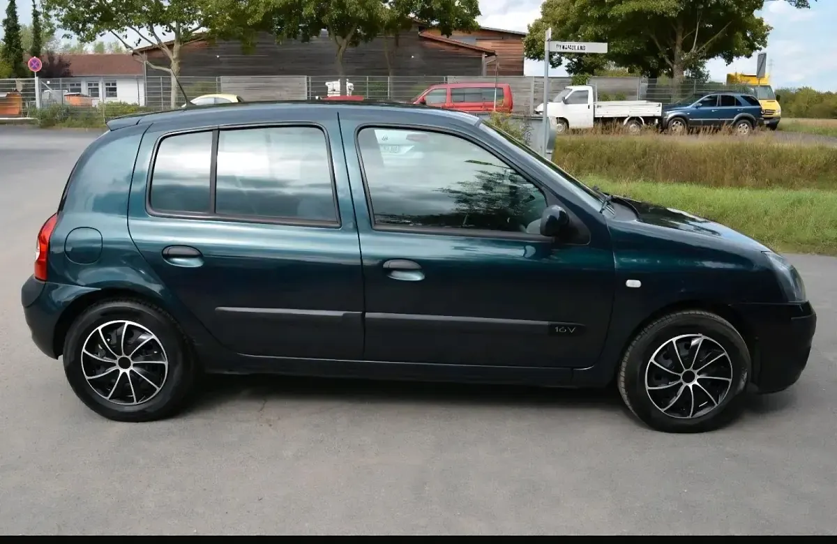 Gebraucht Renault Clio II Dynamique 75 PS (55 kW) 2004 Grün Limousine