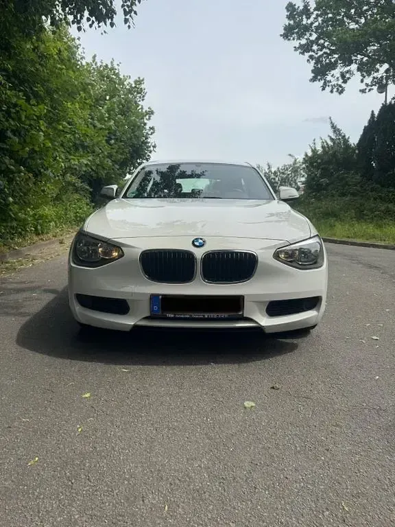 Gebraucht BMW 116 Advantage 136 PS (100 kW) 2014 Weiß Kleinwagen