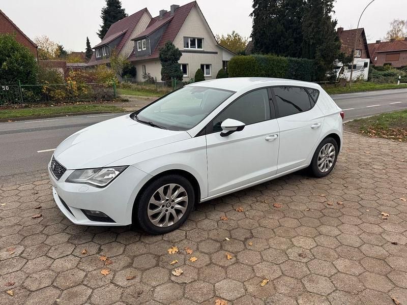 Weiß Gebraucht 2013 Seat Leon Style Limousine | 4.900 € (Teuer) - Bild 1/4