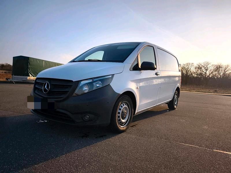 Weiß Gebraucht 2017 Mercedes Vito Van | 14.379 € (Superpreis) - Bild 1/4