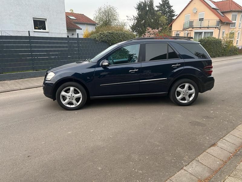 Gebraucht Mercedes ML320 224 PS (164 kW) 2009 Blau SUV