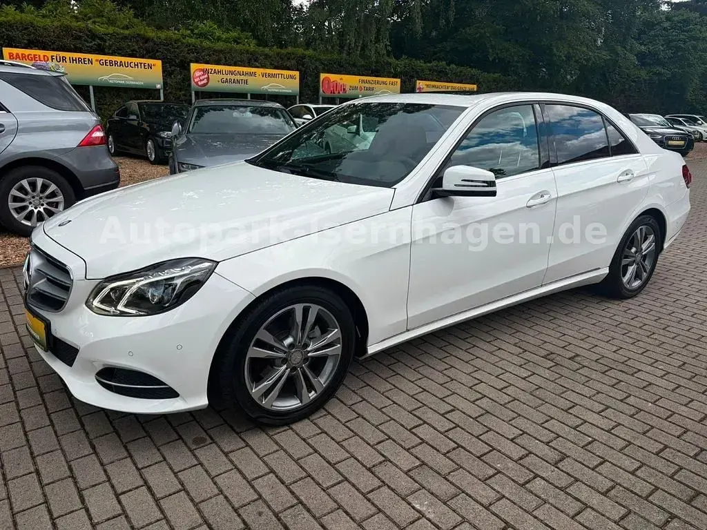 Gebraucht Mercedes E220 Avantgarde 170 PS (125 kW) 2016 Weiß Limousine