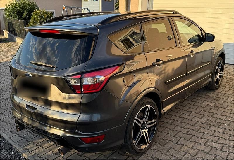 Gebraucht Ford Kuga ST-Line 180 PS (132 kW) 2018 Grau SUV