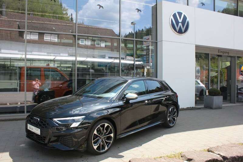 Mythosschwarz metallic Gebraucht 2023 Audi S3 Sportback Business Kombi | 39.990 € - Bild 1/4