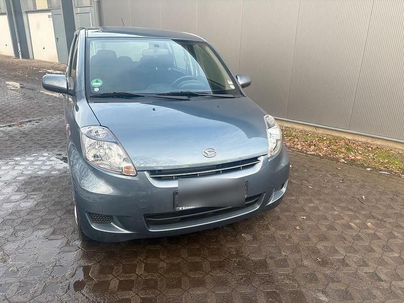 Gebraucht Daihatsu Sirion 91 PS (66 kW) 2011 Grau Kleinwagen