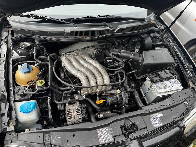 Schwarz Gebraucht 2000 VW Golf IV Kombi | 550 € - Bild 1/4