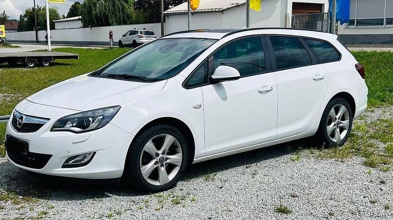 Weiß Gebraucht 2011 Opel Astra Sport Kombi | 4.500 € (Fairer Preis) - Bild 1/4