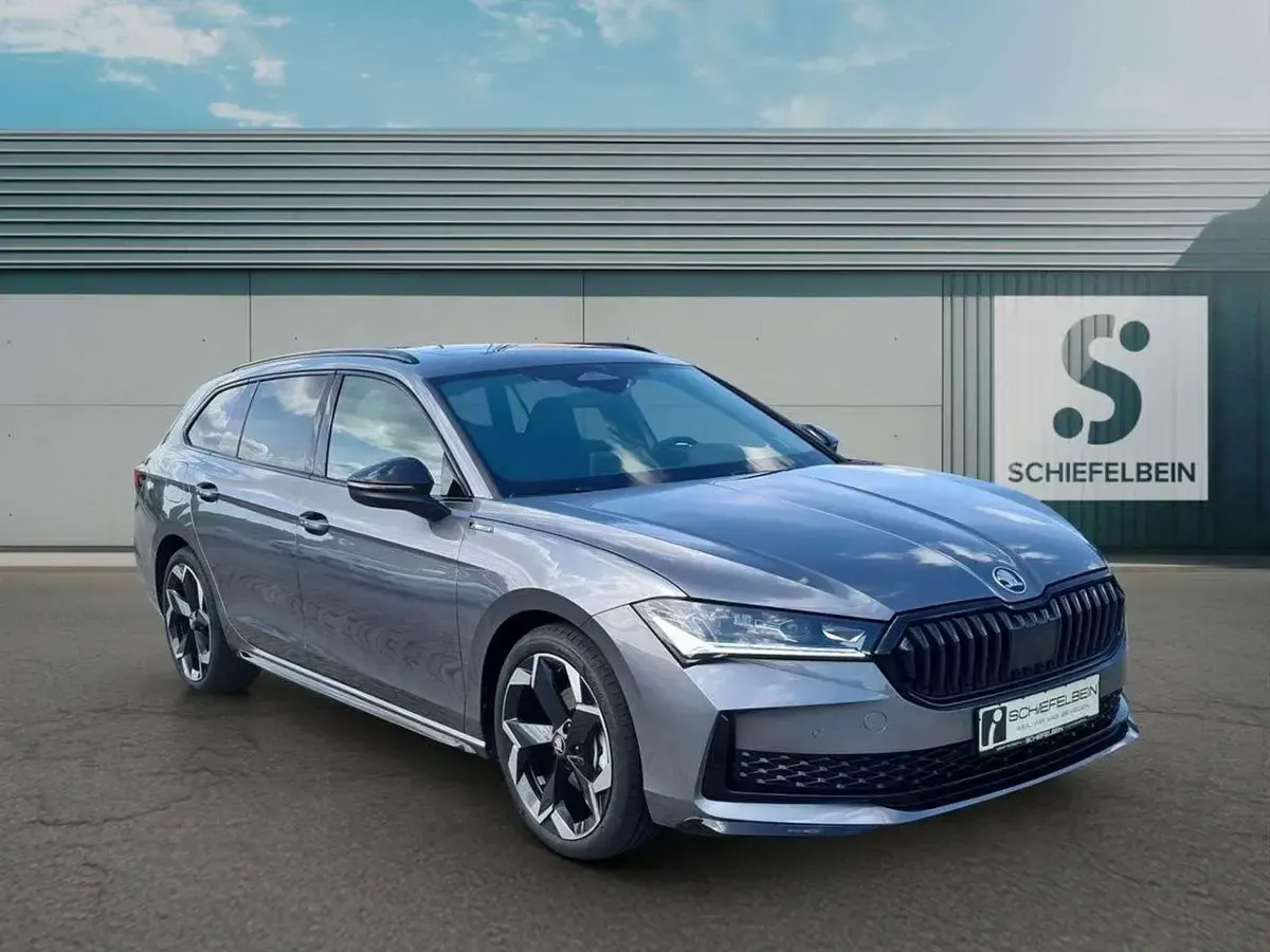 Gebraucht Skoda Superb SportLine 150 PS (110 kW) 2025 Graphitegrau metallic Kombi