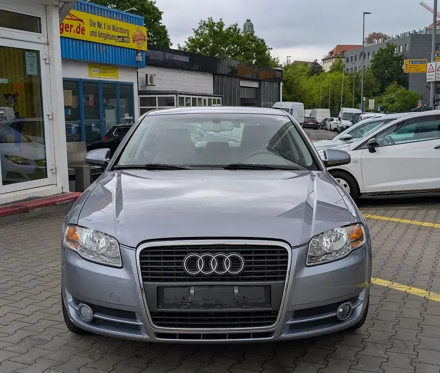 Gebraucht Audi A4 131 PS (96 kW) 2005 Silber Limousine
