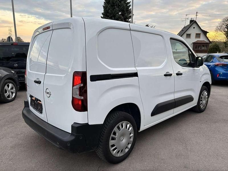 Używany Opel Combo 102 KM (75 kW) 2022 Biały Minivan