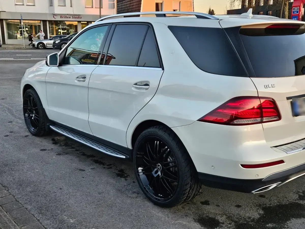 Gebraucht Mercedes GLE250 204 PS (150 kW) 2016 Weiß SUV