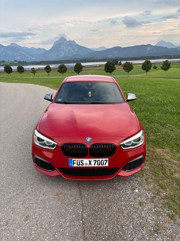 Rot Gebraucht 2016 BMW M140 M Performance Limousine | 24.400 € (Guter Preis) - Bild 1/4