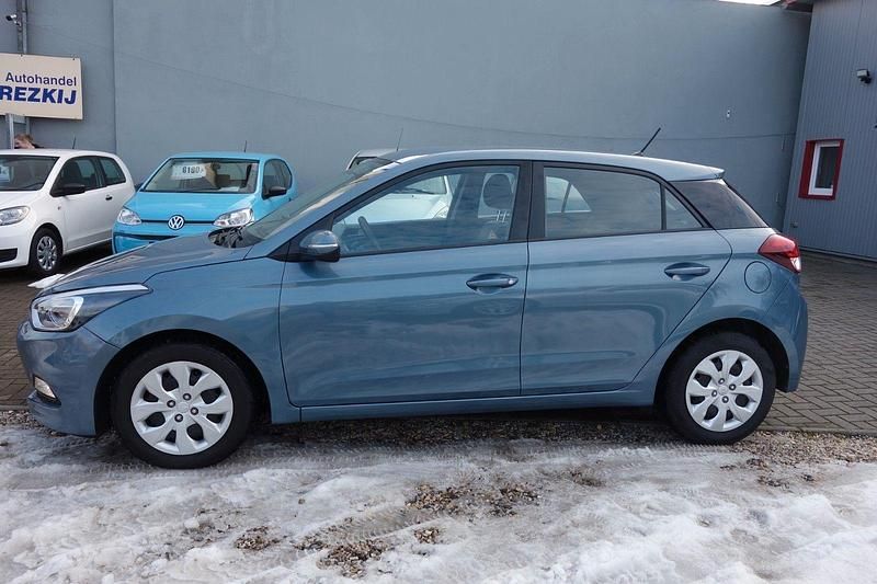 Gebraucht Hyundai i20 GO! 75 PS (55 kW) 2017 Blau Kleinwagen