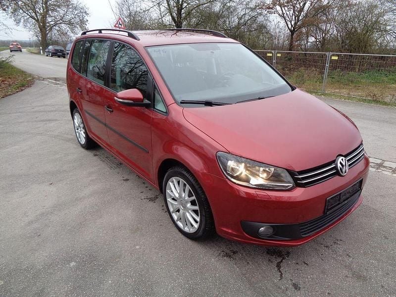 Rot Gebraucht 2011 VW Touran Comfortline Van / Kleinbus | 8.300 € (Fairer Preis) - Bild 1/4