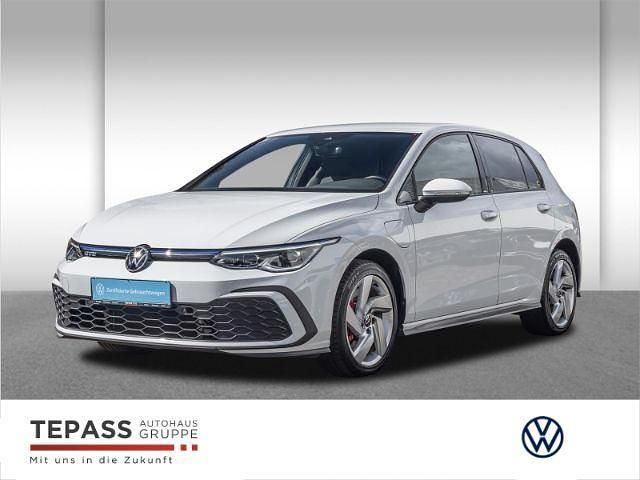 Weiss Gebraucht 2021 VW Golf VIII GTE Limousine | 20.990 € (Fairer Preis) - Bild 1/4