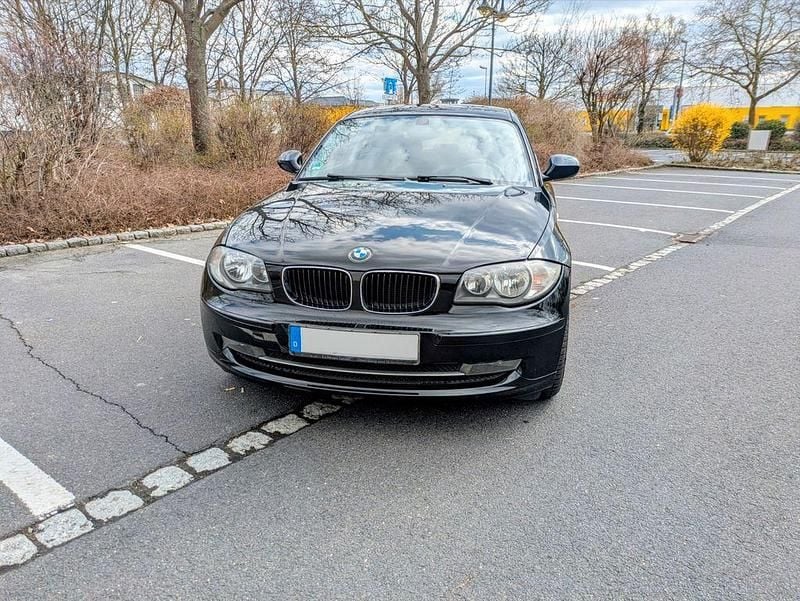 Gebraucht BMW 116 122 PS (89 kW) 2011 Schwarz Kleinwagen