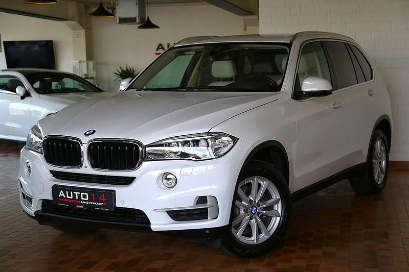 Alpinweiss iii Gebraucht 2015 BMW X5 Sport Line SUV | 25.990 € (Guter Preis) - Bild 1/4