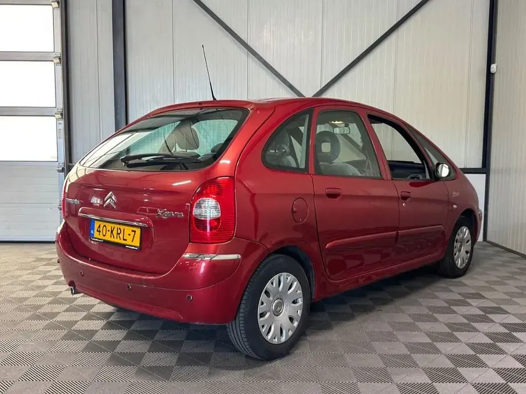 Gebraucht Citroën Xsara Picasso 107 PS (78 kW) 2010 Rot Van / Kleinbus