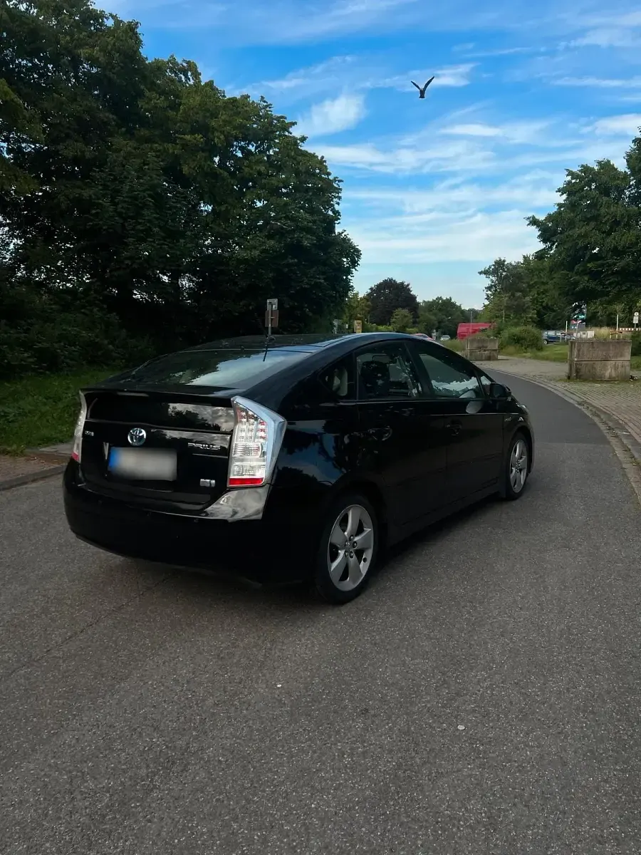 Gebraucht Toyota Prius 99 PS (72 kW) 2011 Schwarz Limousine