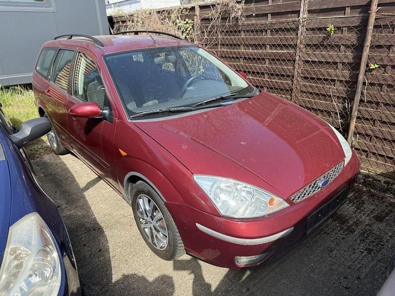 Second-hand Ford Focus Ghia 101 CP (74 kW) 2003 Roșu Berlinǎ