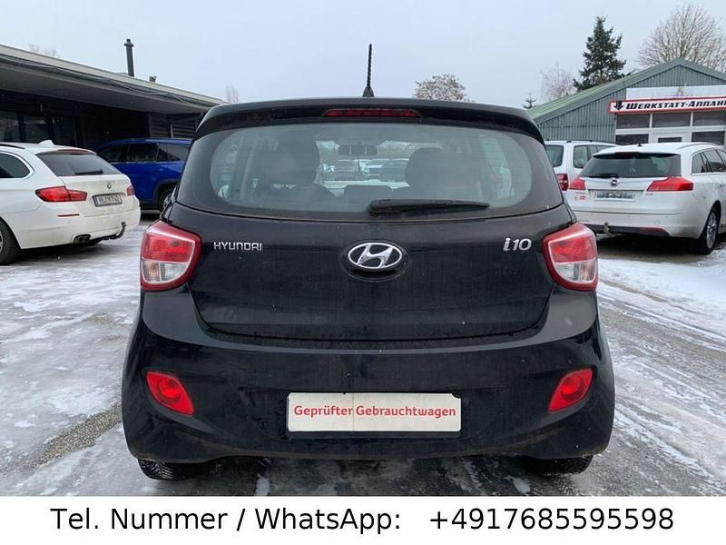 Gebraucht Hyundai i10 Edition 67 PS (49 kW) 2015 Schwarz Kleinwagen