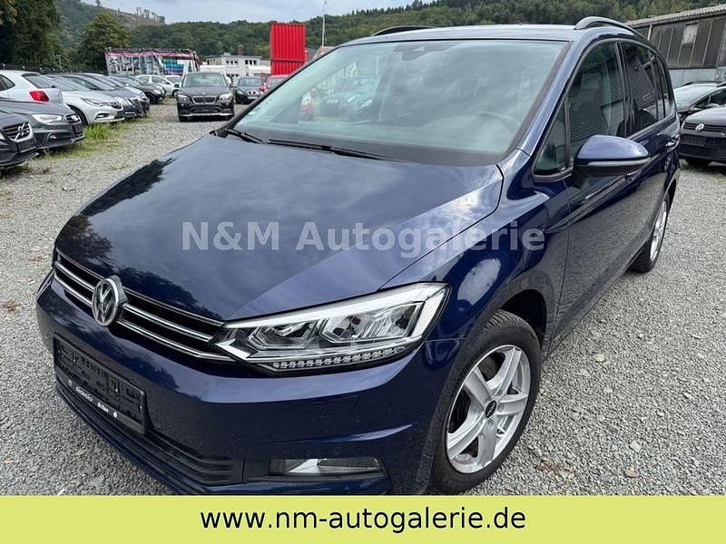 Blau Gebraucht 2016 VW Touran Comfortline Van / Kleinbus | 9.990 € (Fairer Preis) - Bild 1/4